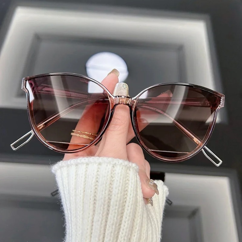 Vintage Fashion Enthusiasts - Kacamata Hitam Vintage Cat Eye Wanita