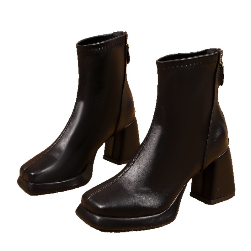 Vintage Fashion Dresses - Sepatu Bot Chelsea dengan Sol Tebal